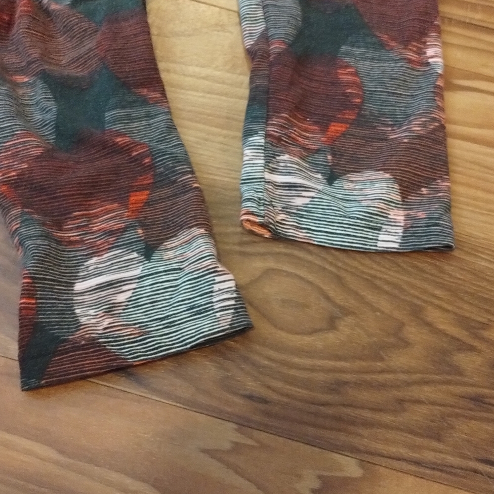 LuLaRoe  Valentines Red Hearts Overlapping Leggings Dark Red Women no size tag - Picture 10 of 10